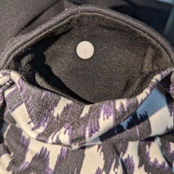 Lululemon Athletica Solid Zig Zag Mesh Crop Cropped Capri Stretch Leggings Pants - Picture 4 of 4